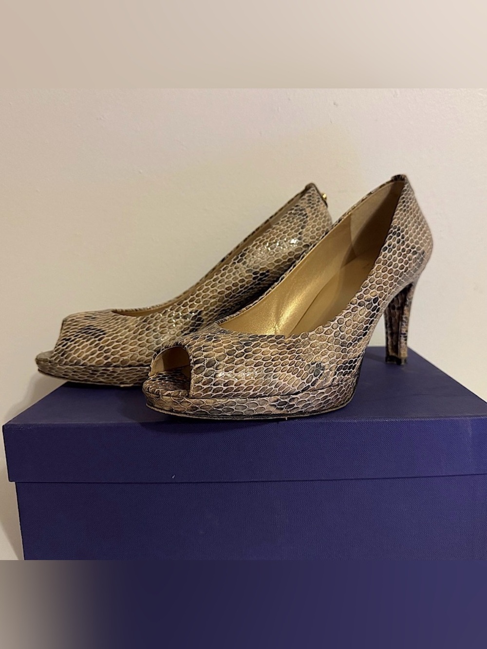 Stuart Weitzman Mushroom Tan Snakeskin Plainfield Peep Toe Pump Heels Size 10